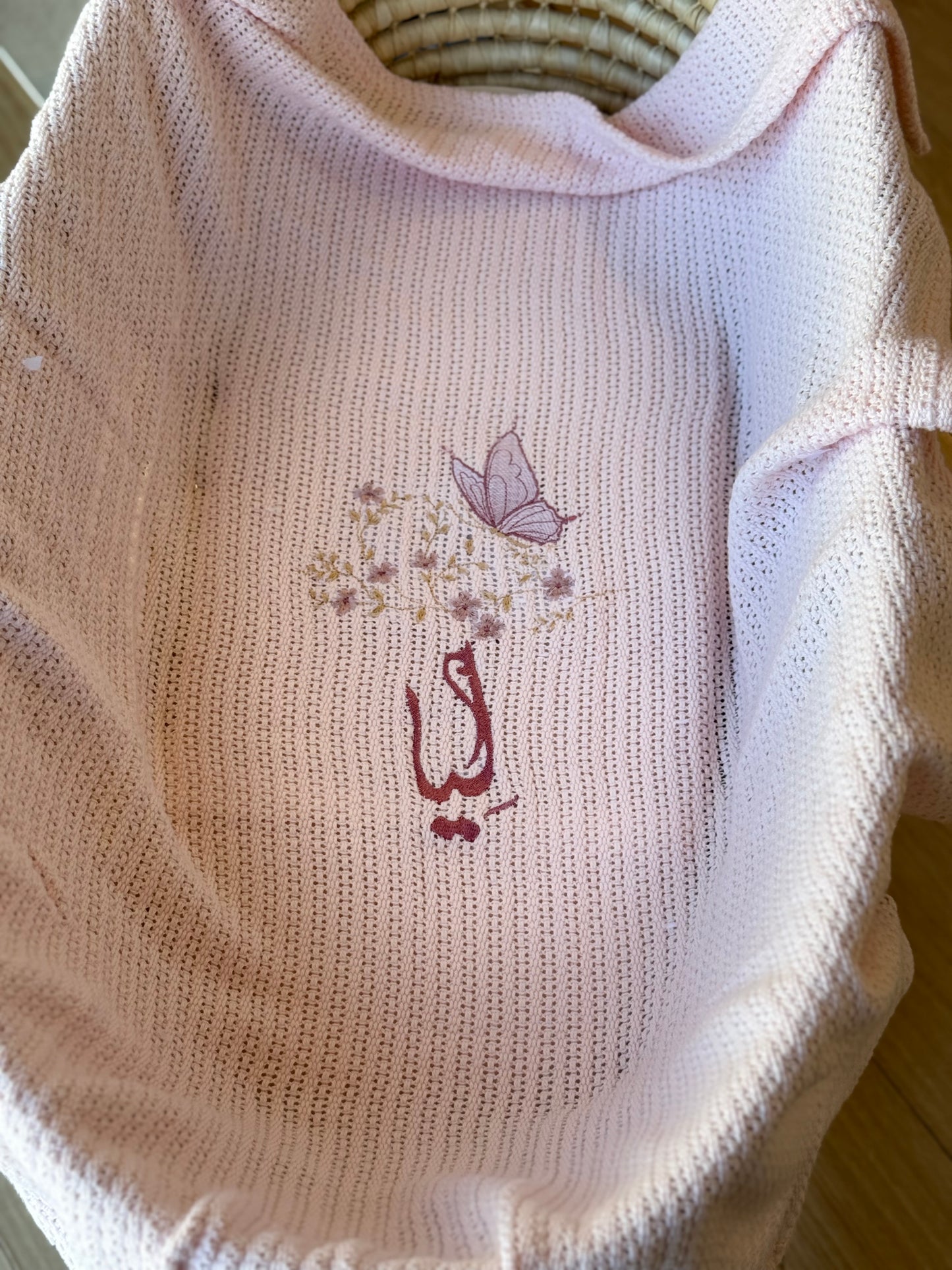 שמיכה סרוגה pink , רקמה פרפר
