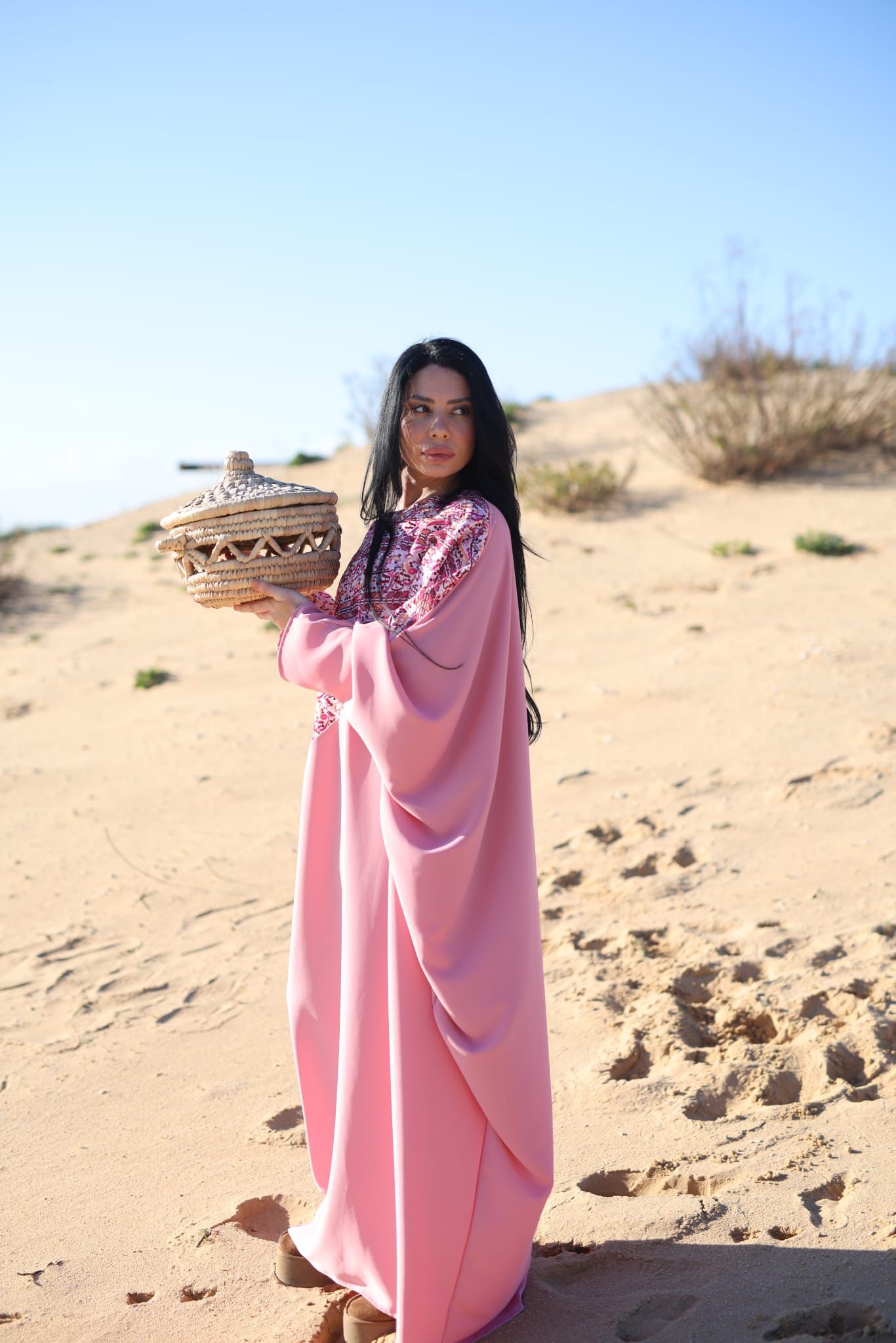 عباي بتطريز زهري نساء