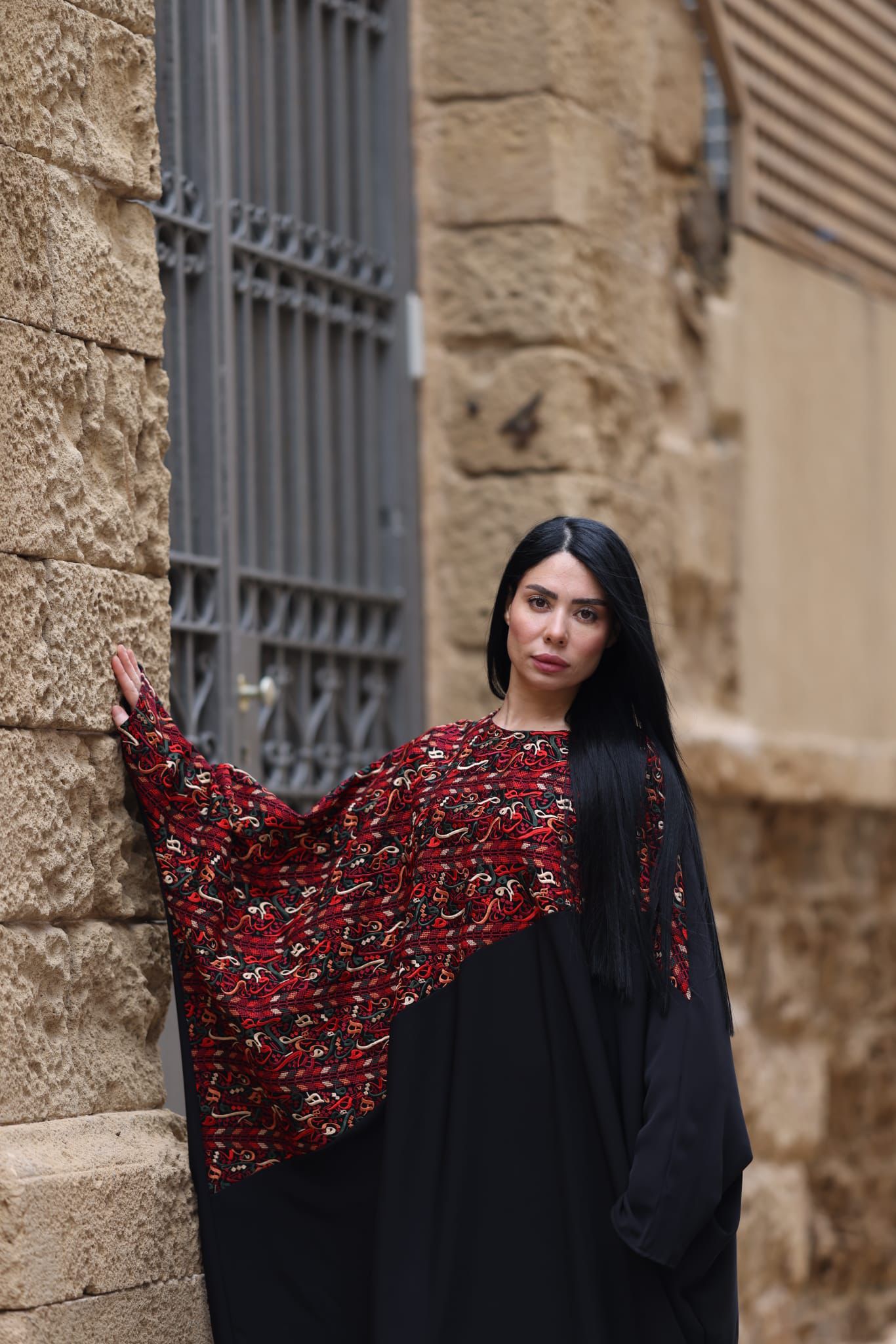 عباي بتطريز الوان التراث نساء