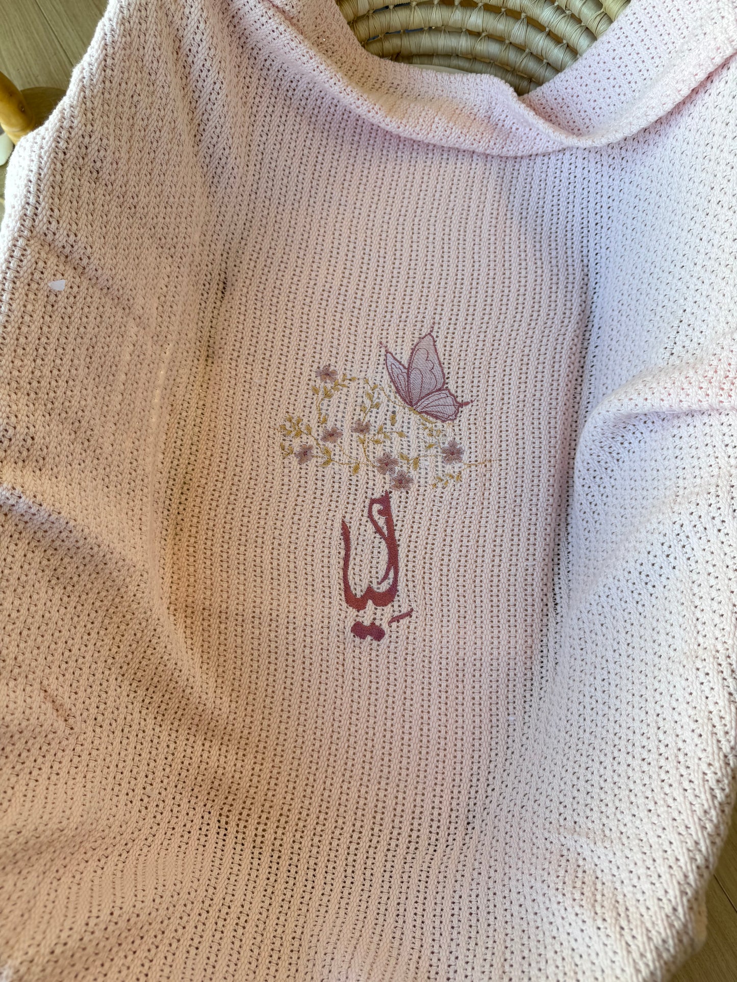 שמיכה סרוגה pink , רקמה פרפר