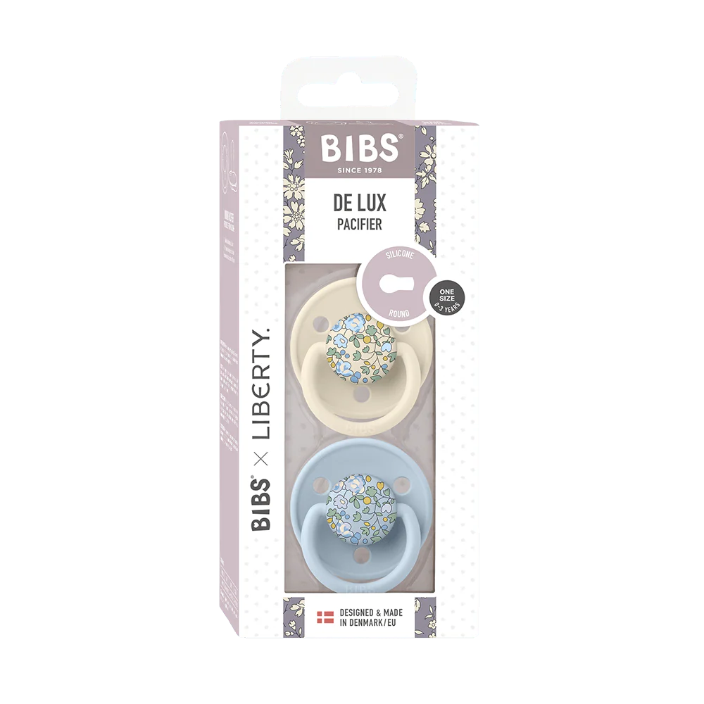 זוג מוצצים BIBS שמנת וכחול בהיר עם פרחים