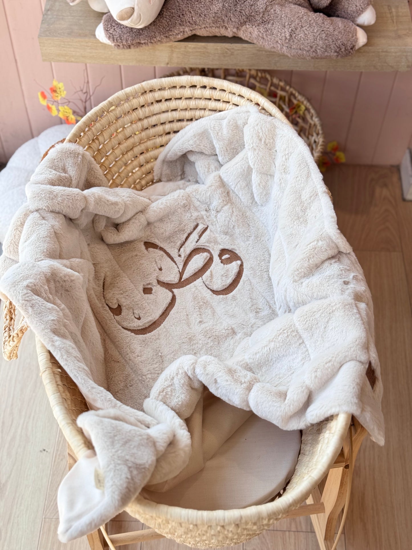 שמיכת פרווה רקומה