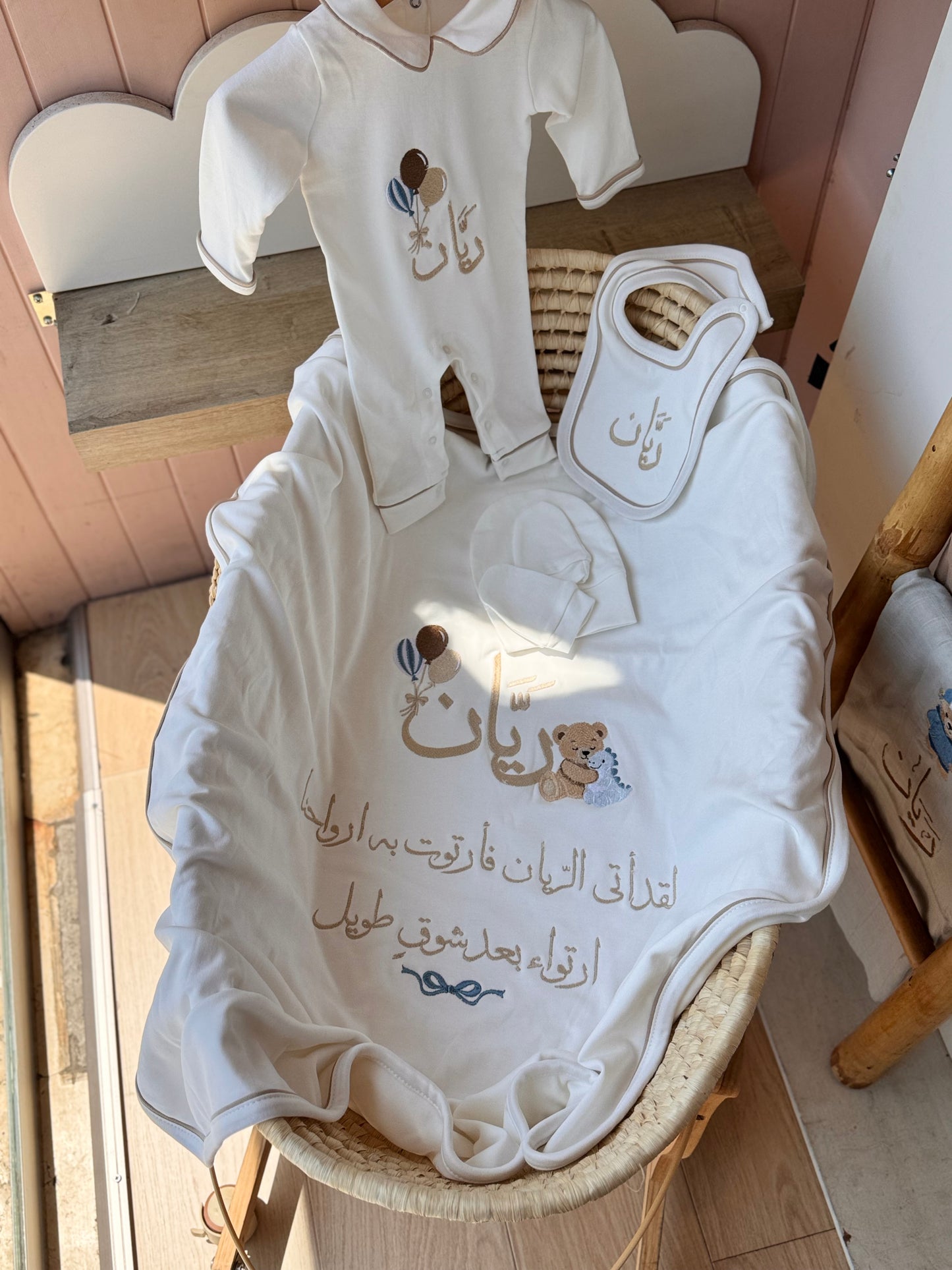 סט תינוק נולד 10  חלקים , רקמה דובי בלונים