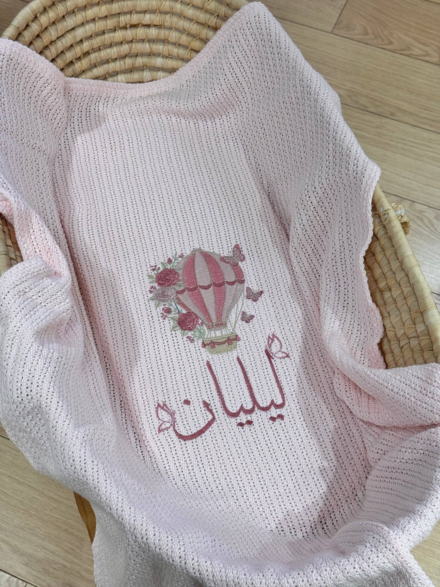שמיכה סרוגה baby pink , רקמה כדור פורח פרפרים