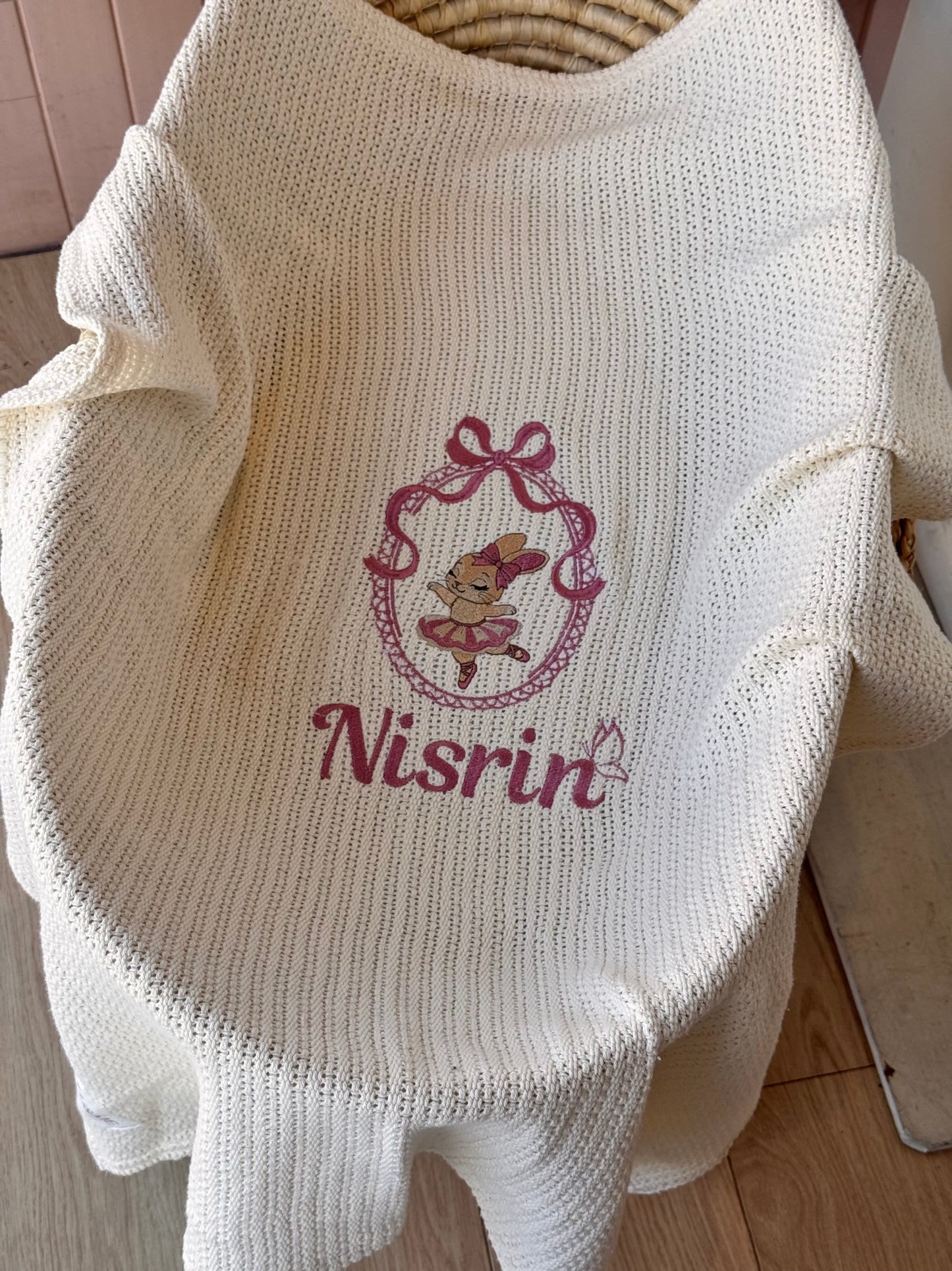 שמיכה סרוגה , רקמה מסגרת  bunny ballerina