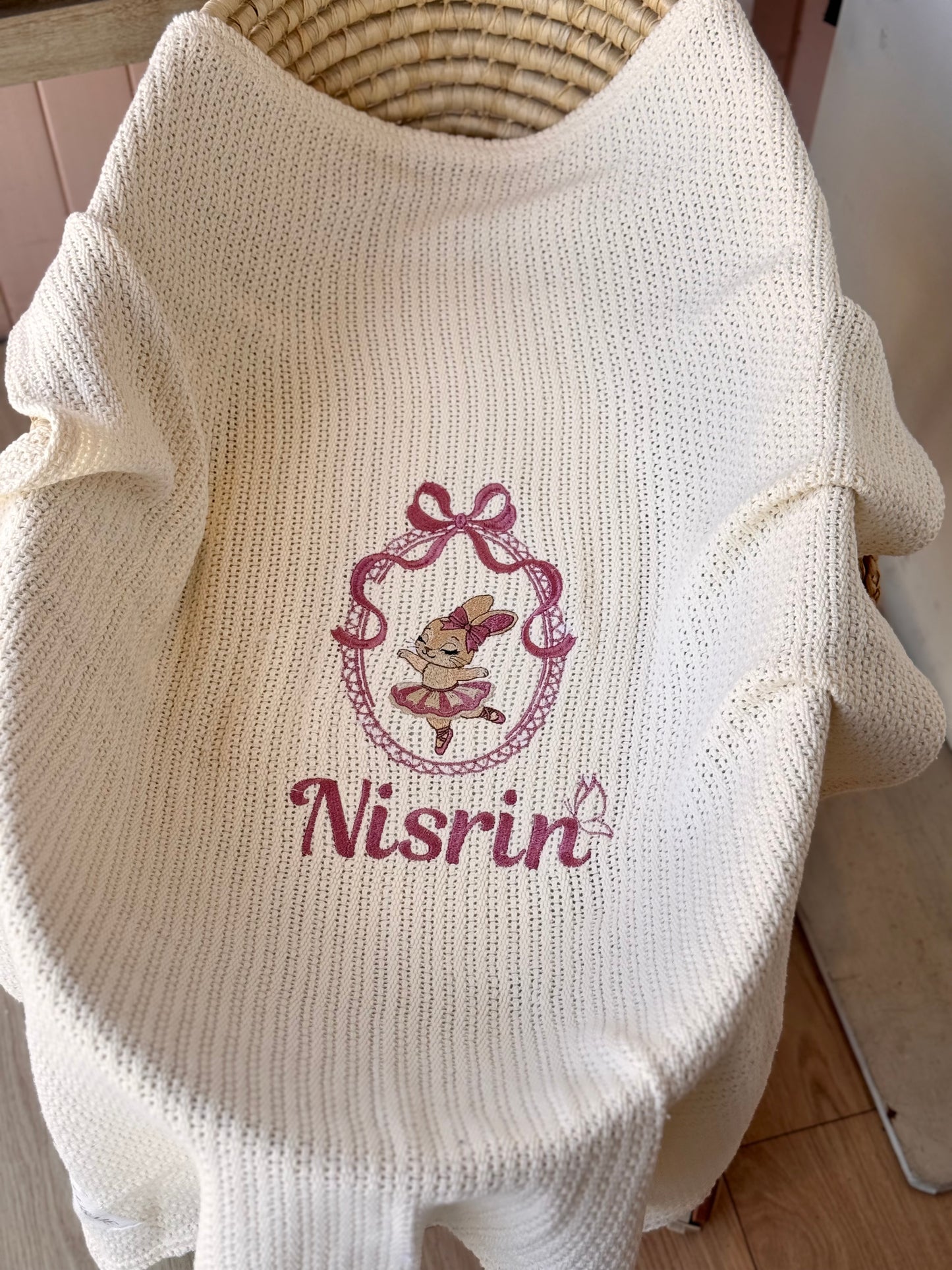 שמיכה סרוגה , רקמה מסגרת  bunny ballerina