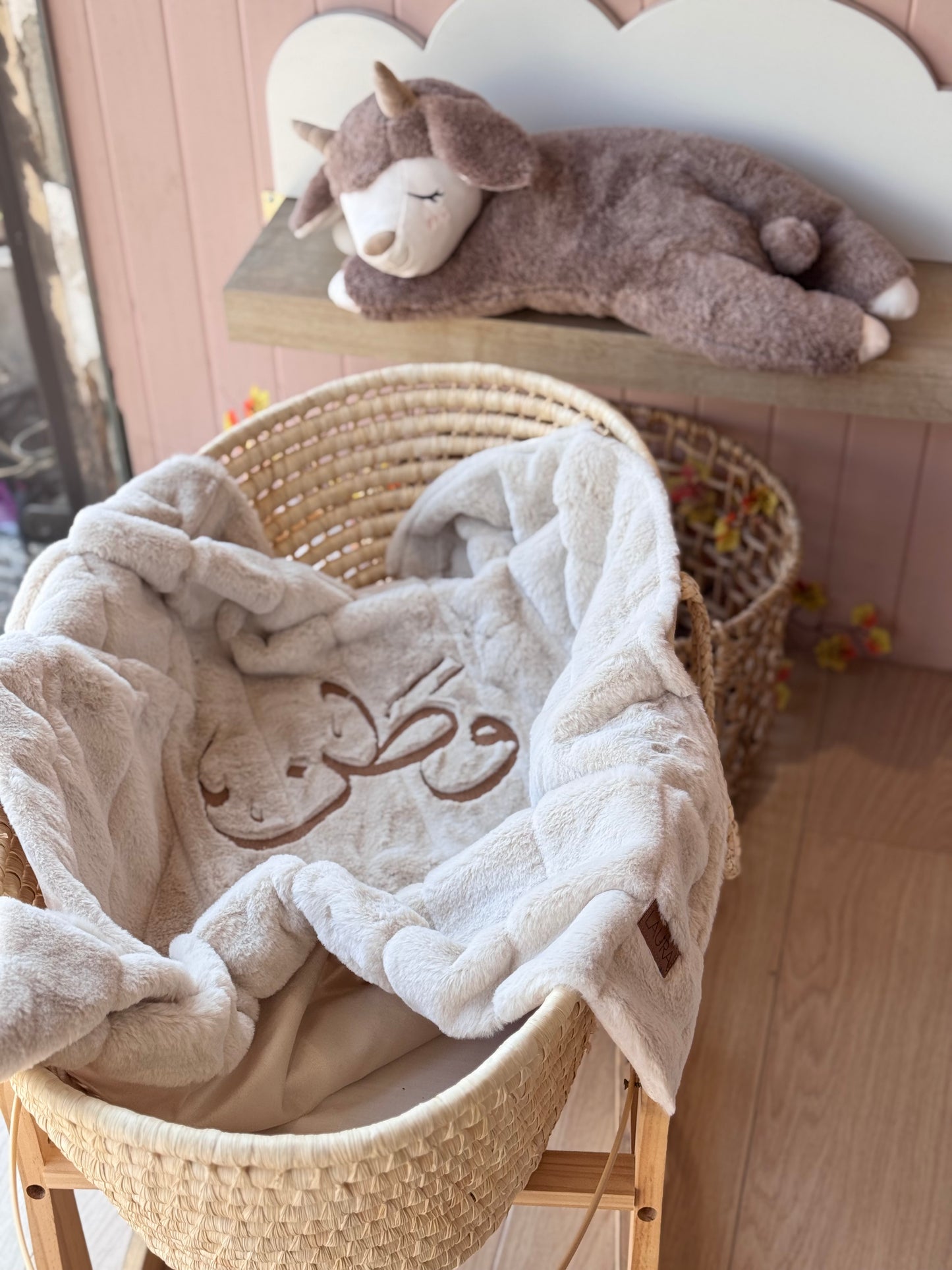 שמיכת פרווה רקומה