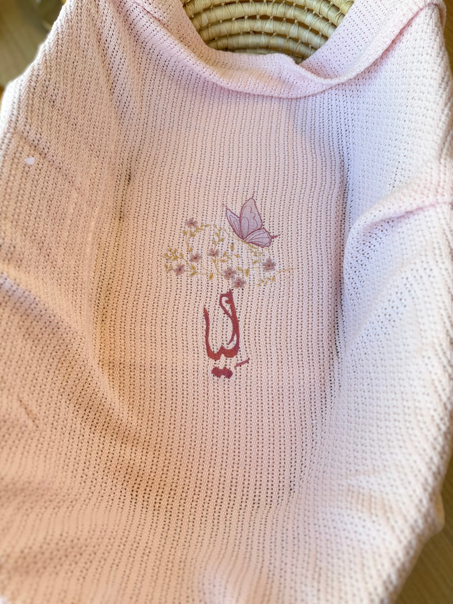 שמיכה סרוגה pink , רקמה פרפר