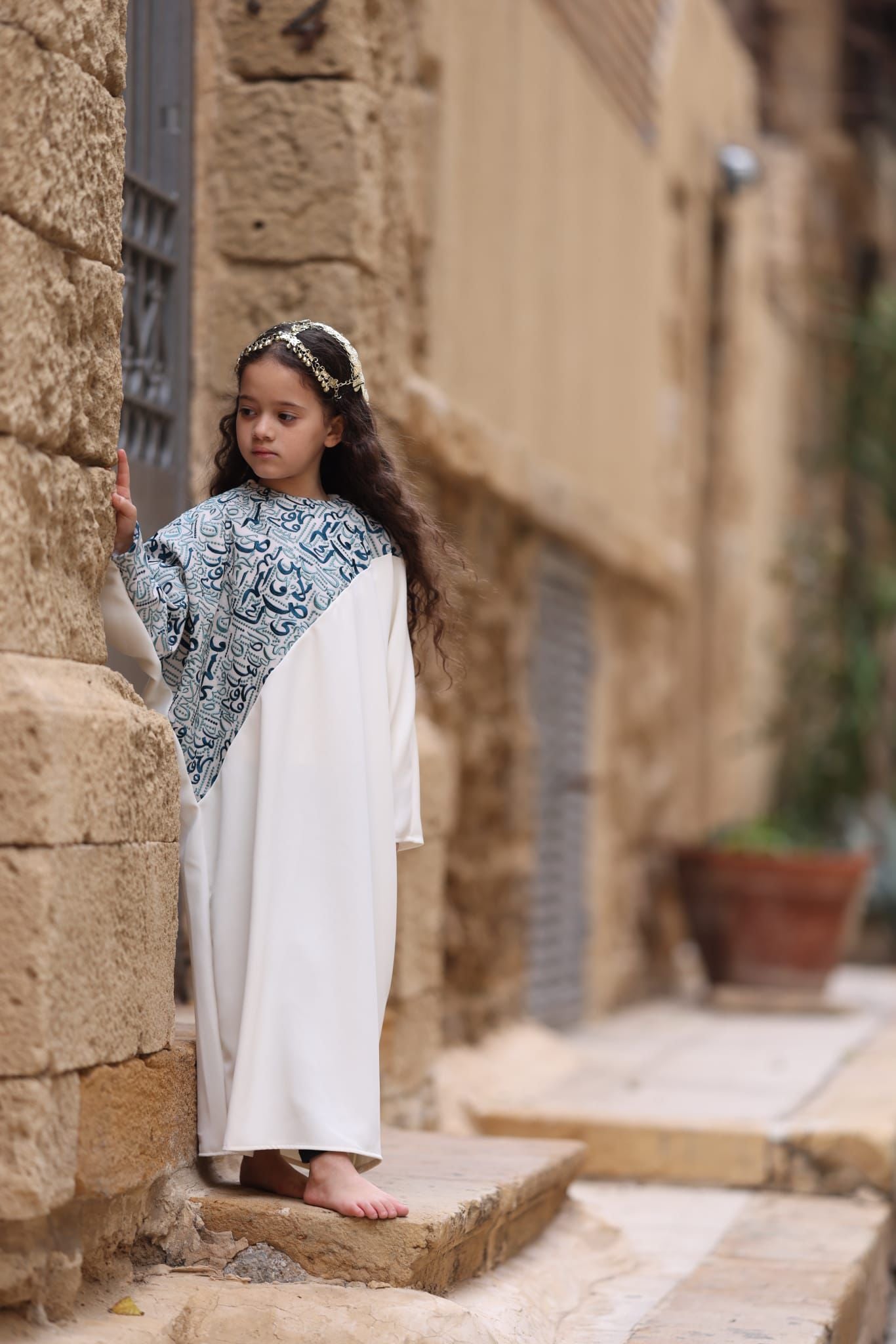 عباية بتطريز تركواز