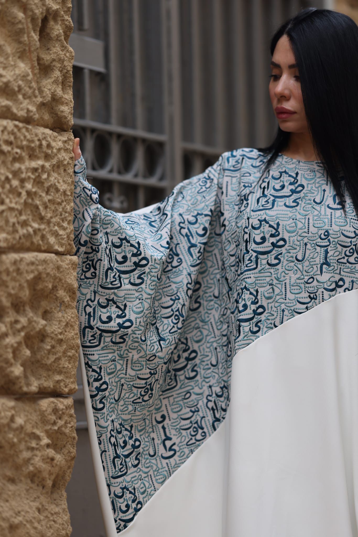 عباية بتطريز تركواز نساء