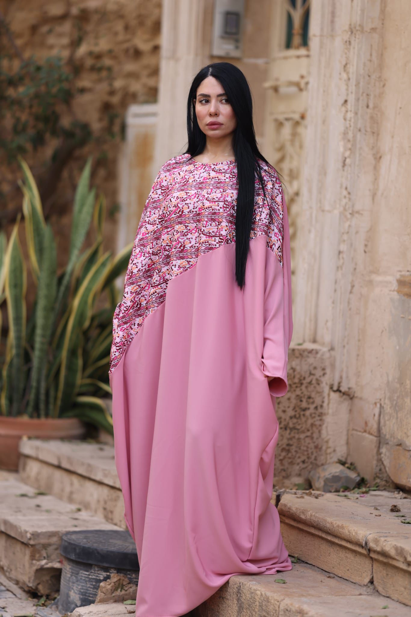 عباي بتطريز زهري نساء