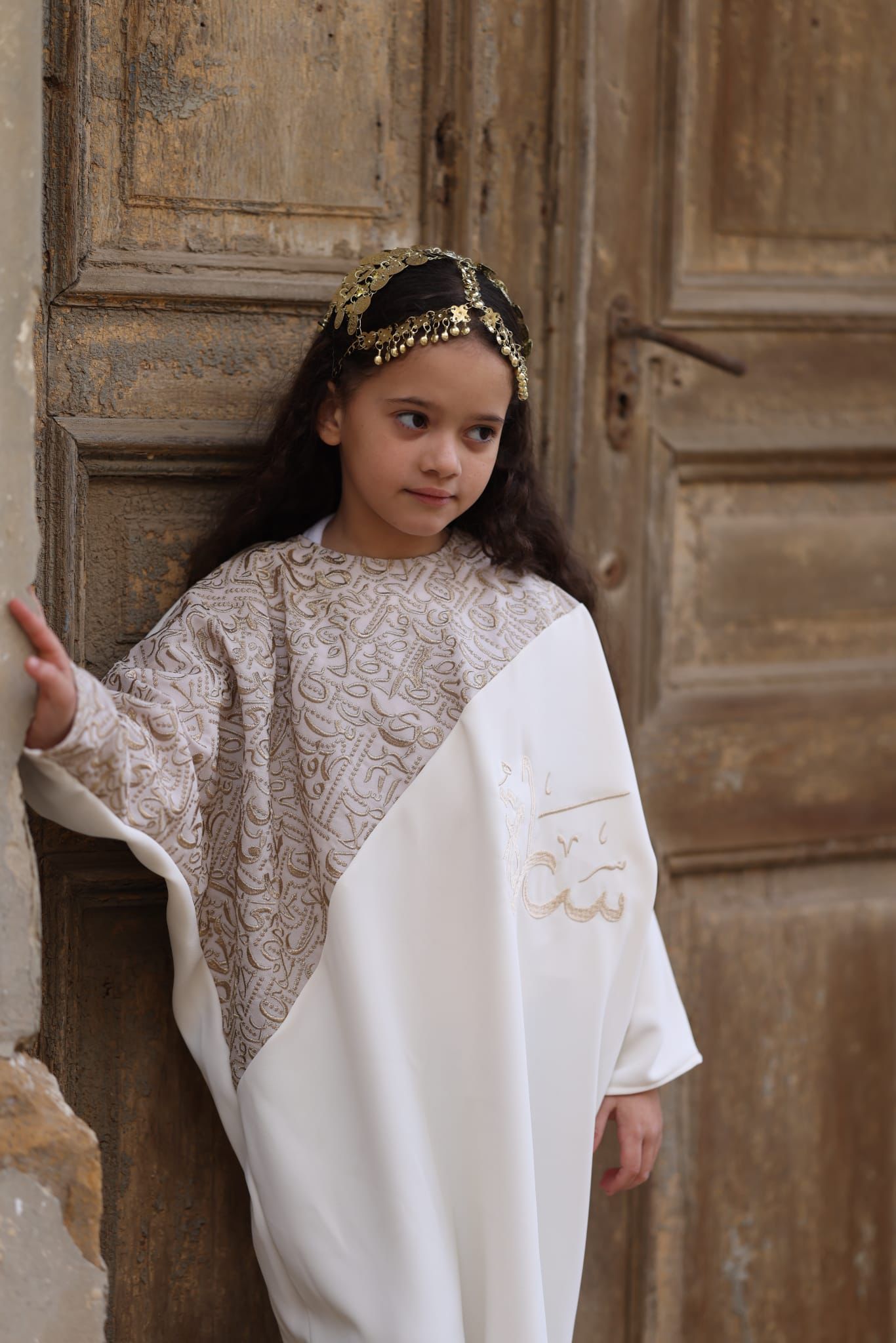 عباي بتطريز تراثي ذهبية