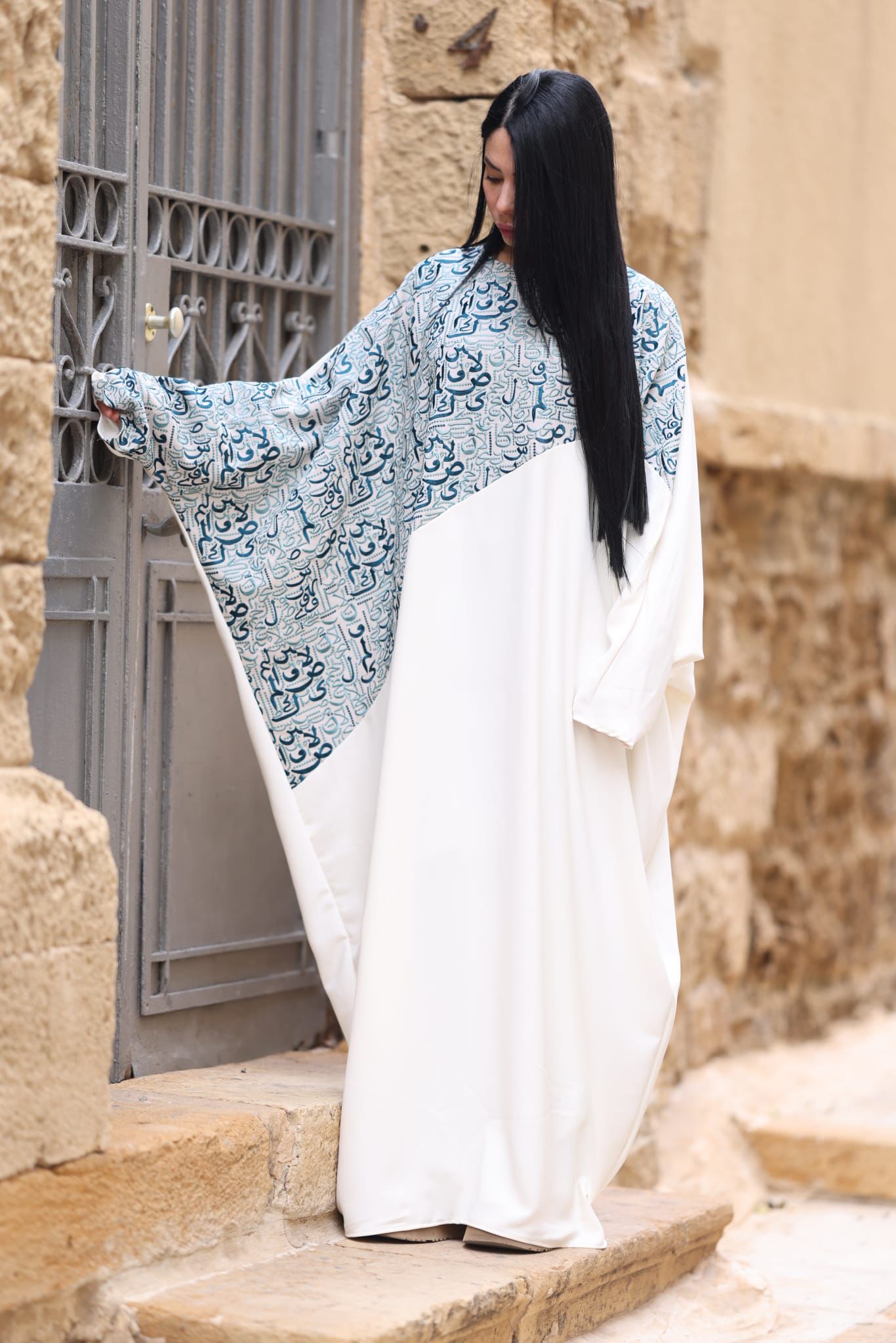 عباية بتطريز تركواز نساء