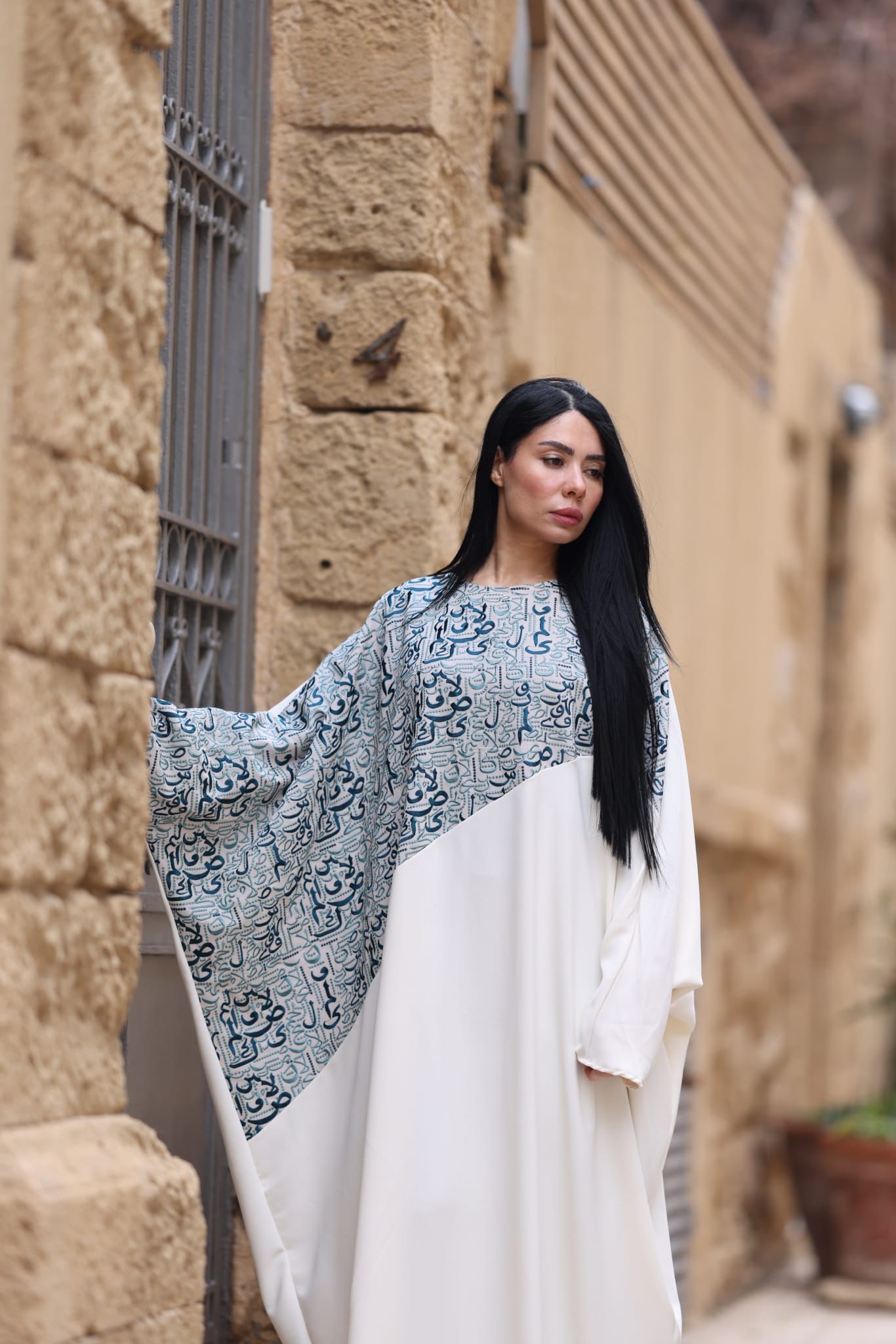 عباية بتطريز تركواز نساء