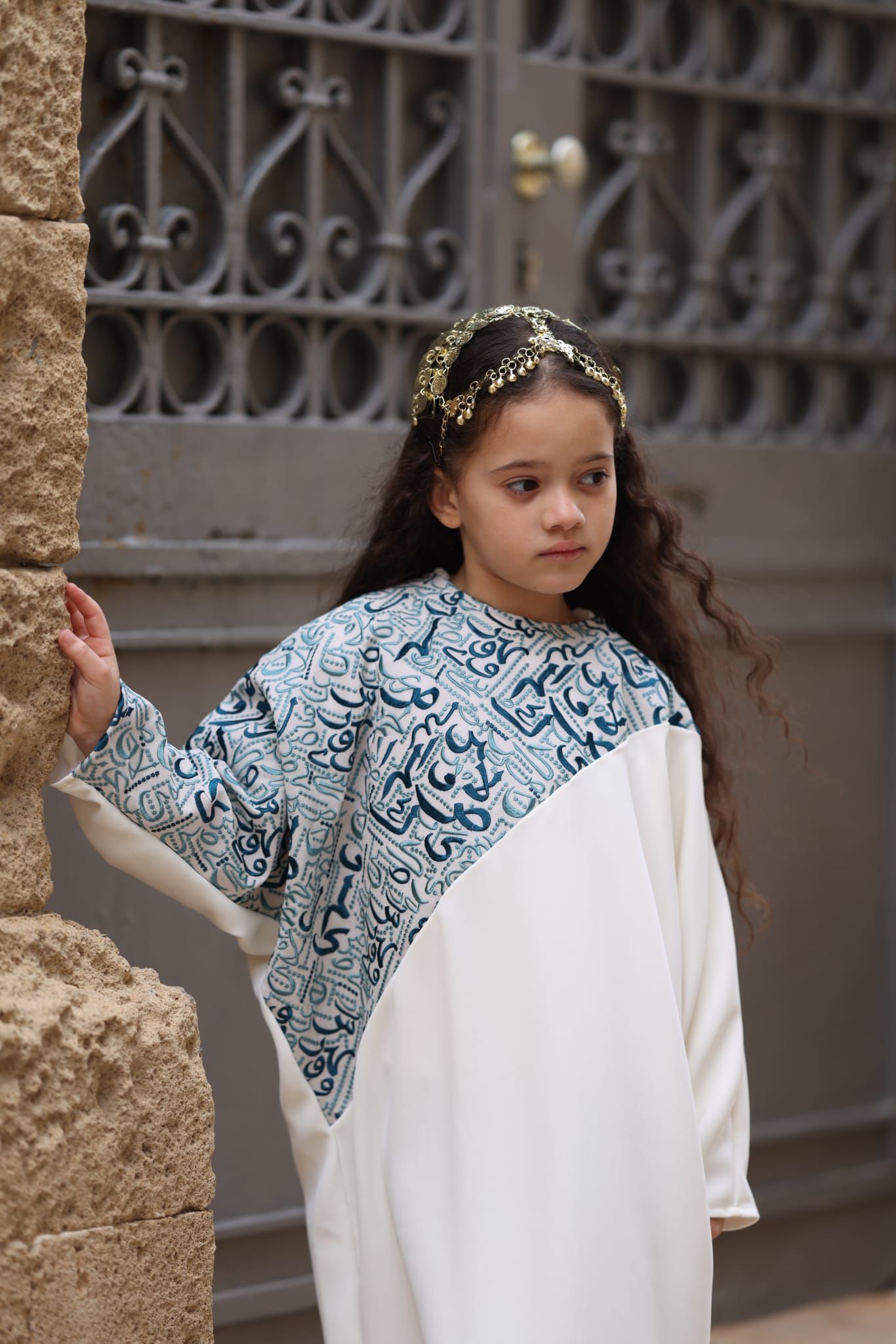 عباية بتطريز تركواز