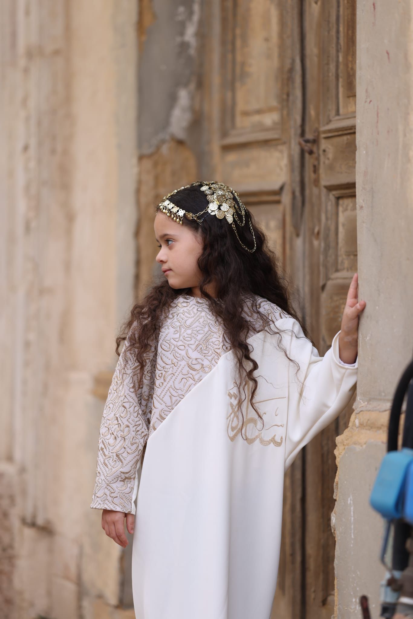 عباي بتطريز تراثي ذهبية