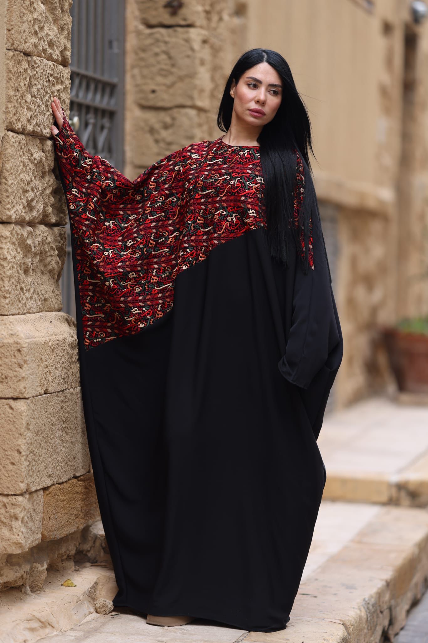 عباي بتطريز الوان التراث نساء