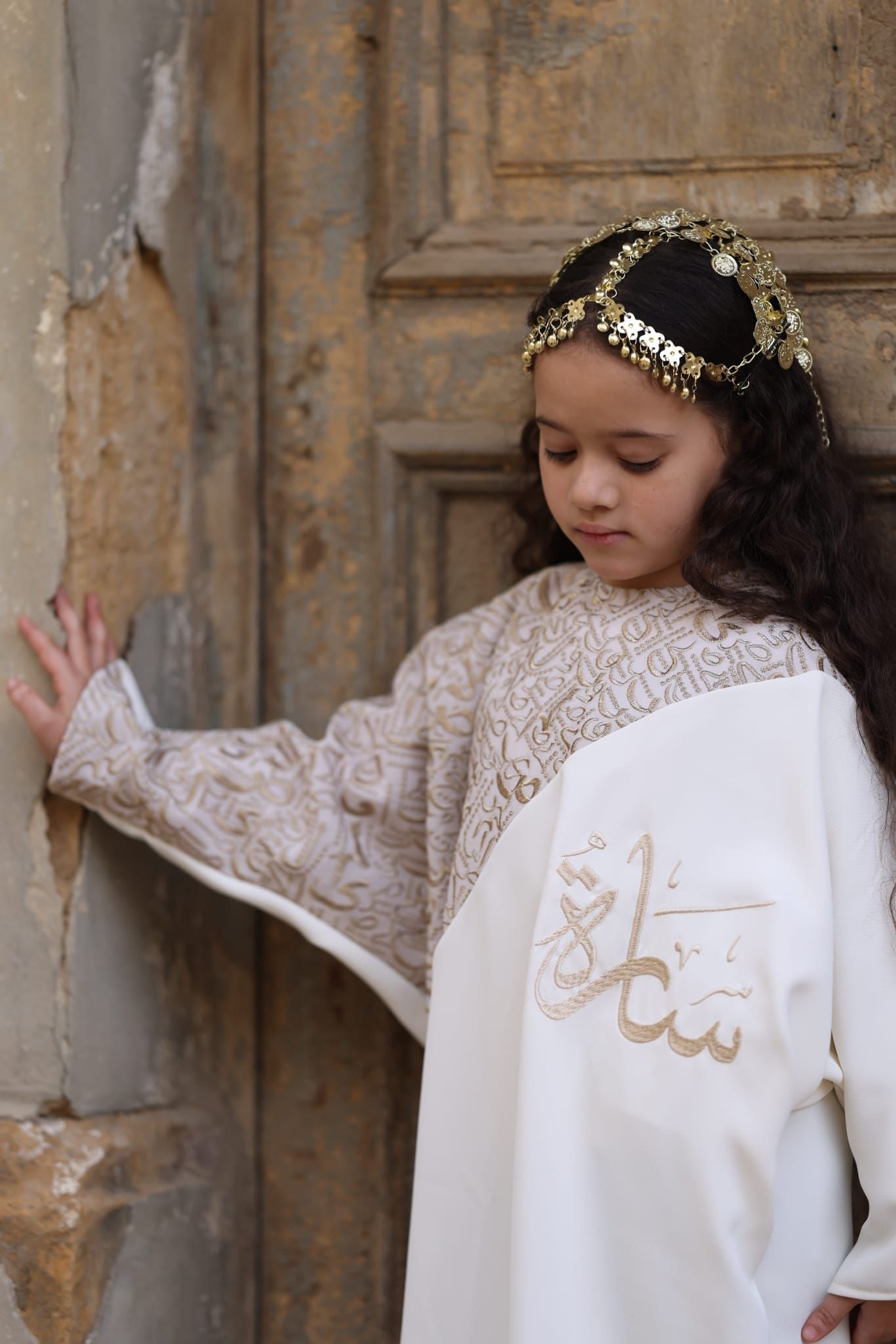 عباي بتطريز تراثي ذهبية