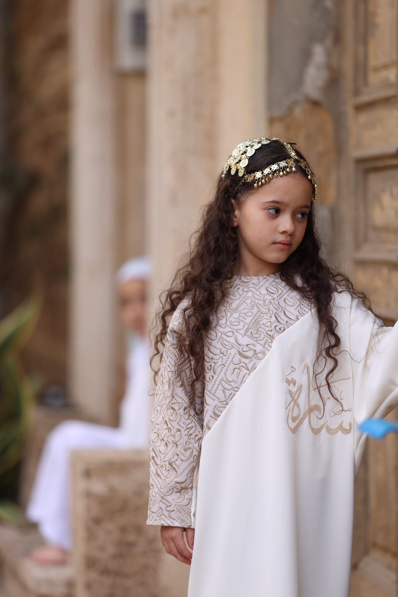 عباي بتطريز تراثي ذهبية