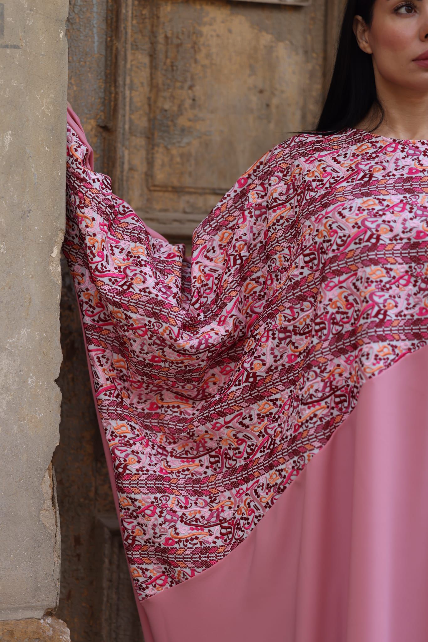 عباي بتطريز زهري نساء