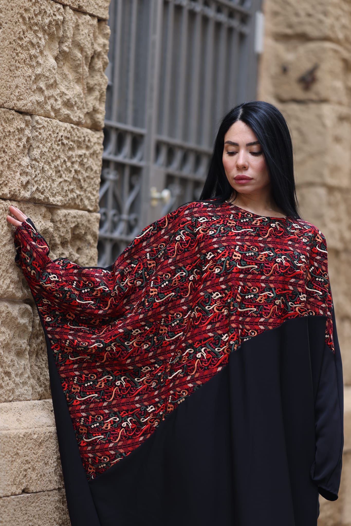 عباي بتطريز الوان التراث نساء