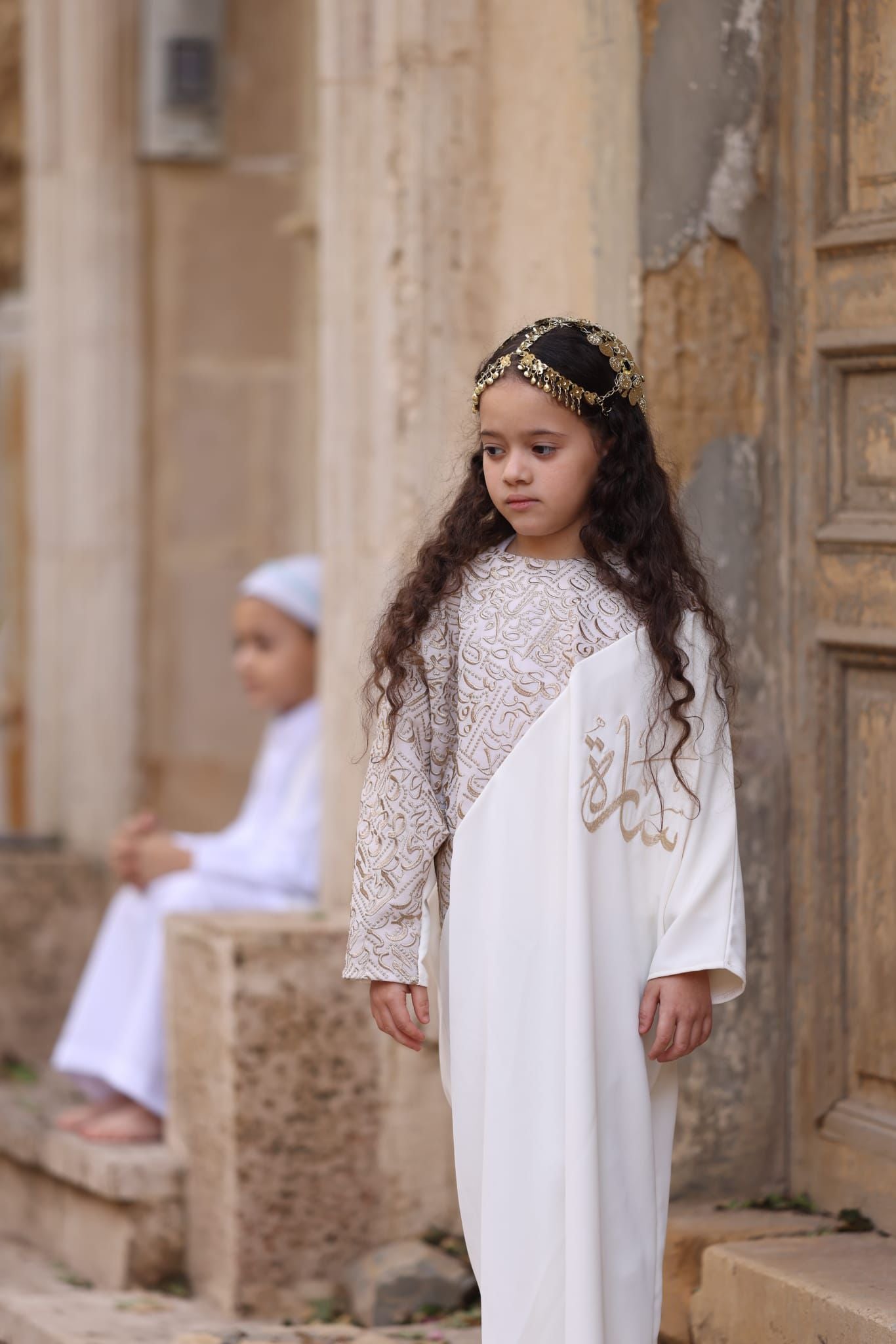 عباي بتطريز تراثي ذهبية