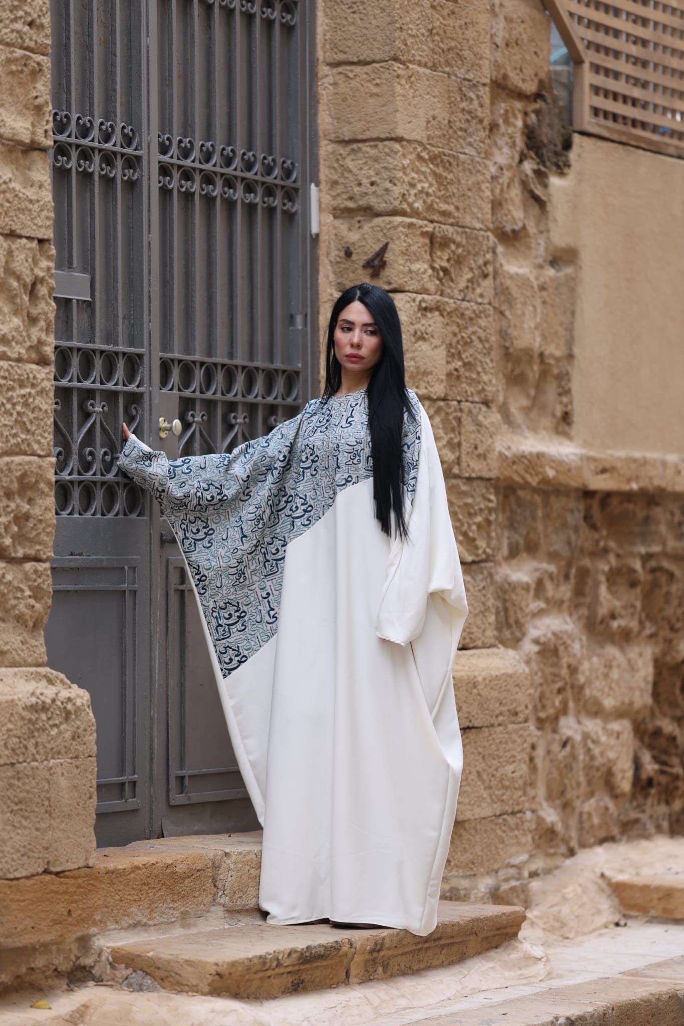 عباية بتطريز تركواز نساء