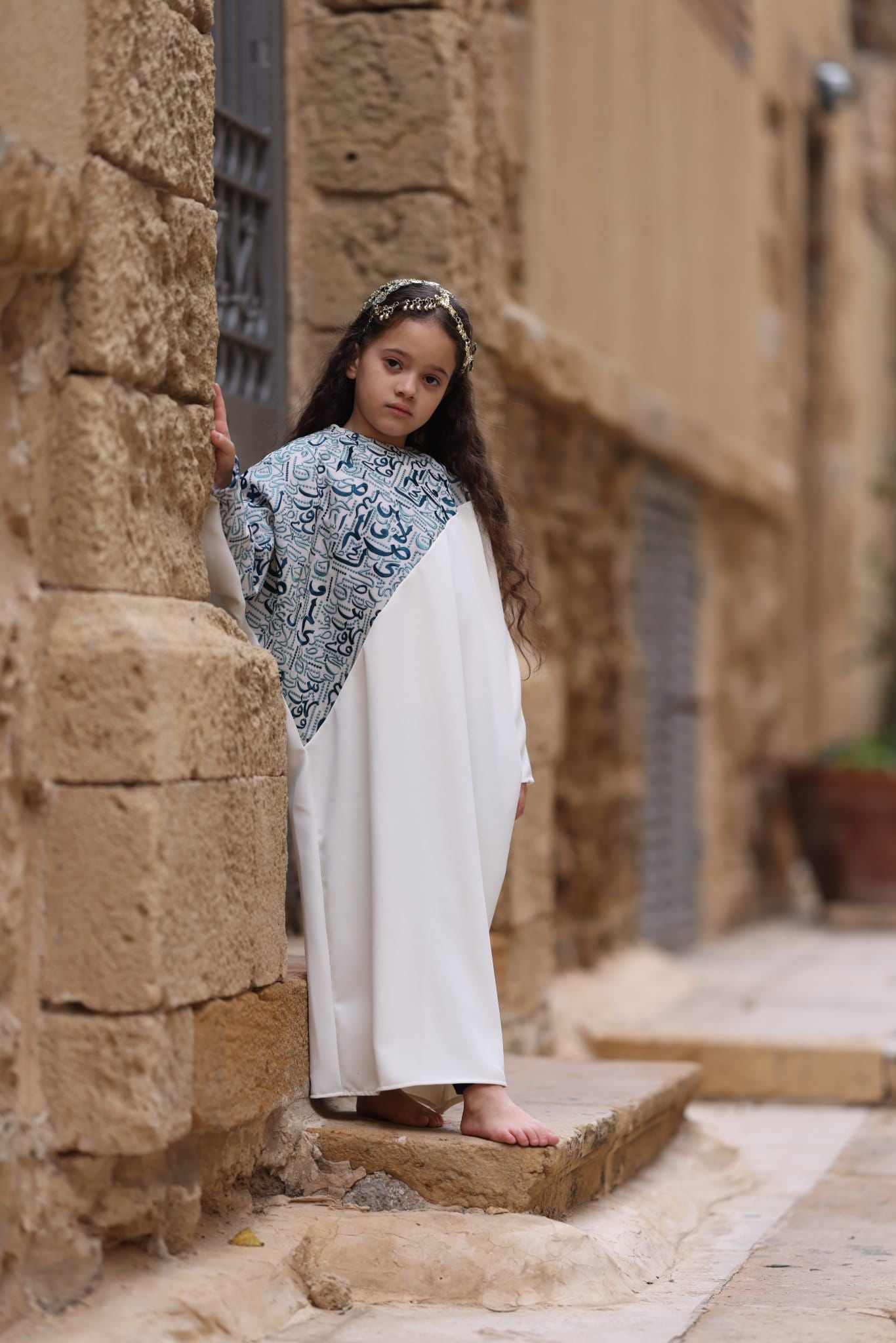 عباية بتطريز تركواز