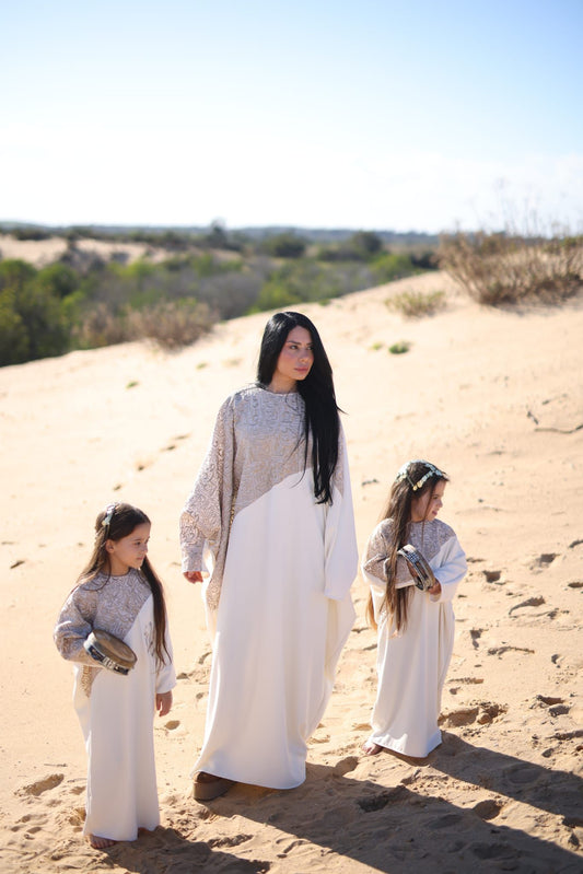 عباية بتطريز ذهبي نساء